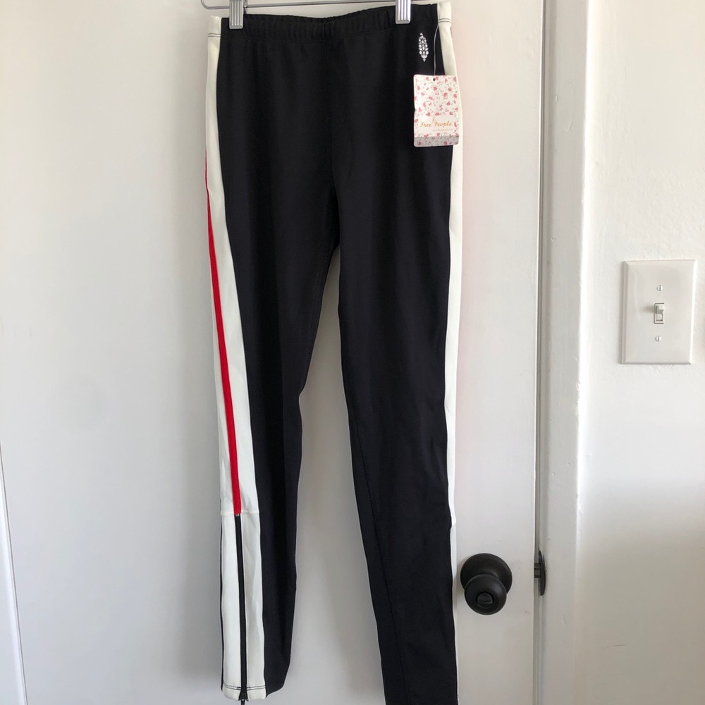 NWT. Free People Movement Leggings. Size xs
